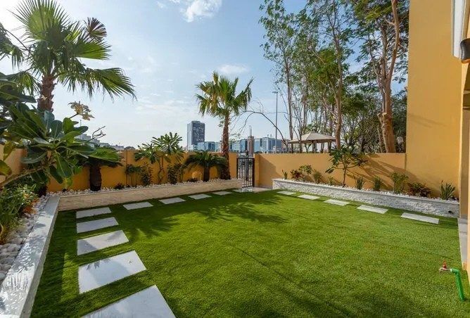 Palmera 4 villa garden after renovation, additional view