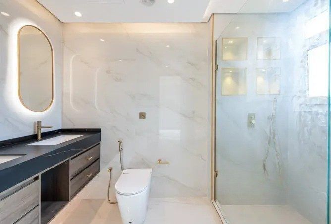 Palmera Arabian Ranches villa renovation — spa-style master bathroom, Crownstone